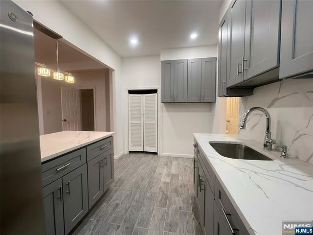 3 Henry Street 1, Jersey City, NJ 07306