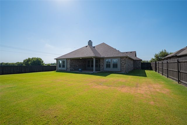 918 Edinburgh Drive, Mcgregor, TX 76657