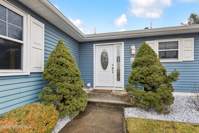 20 Elkton Court, Toms River, NJ 08757