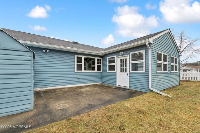 20 Elkton Court, Toms River, NJ 08757