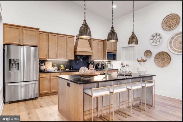 6 LEE DR, Linden, VA 22642