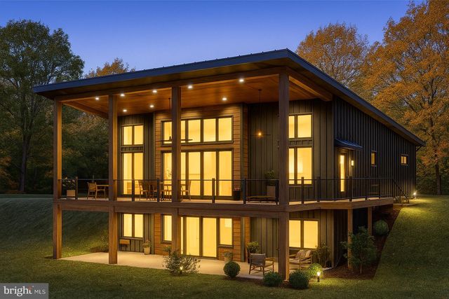 6 LEE DR, Linden, VA 22642