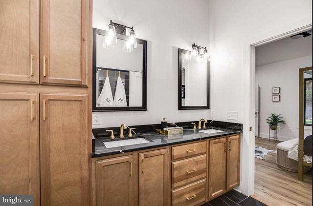 6 LEE DR, Linden, VA 22642
