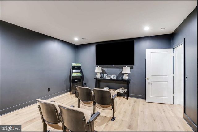 6 LEE DR, Linden, VA 22642