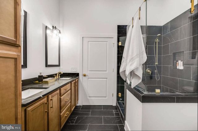 6 LEE DR, Linden, VA 22642