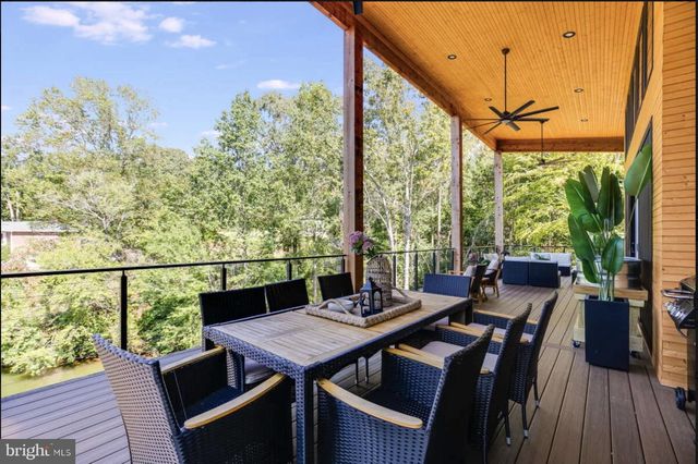 6 LEE DR, Linden, VA 22642