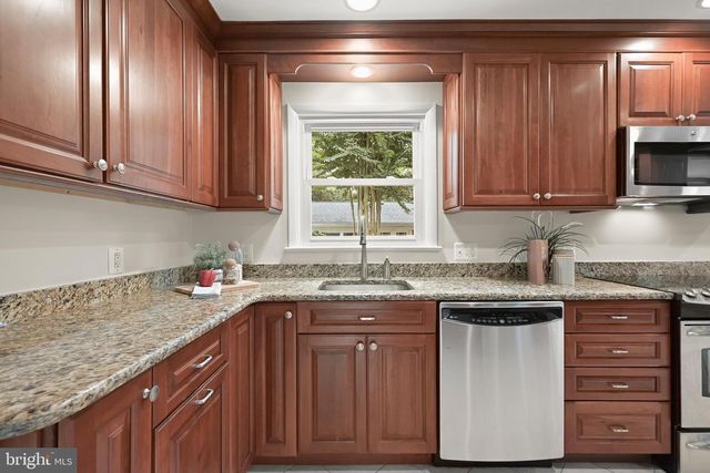 39 WELLESLEY CIR, Glen Echo, MD 20812