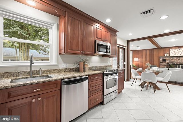 39 WELLESLEY CIR, Glen Echo, MD 20812