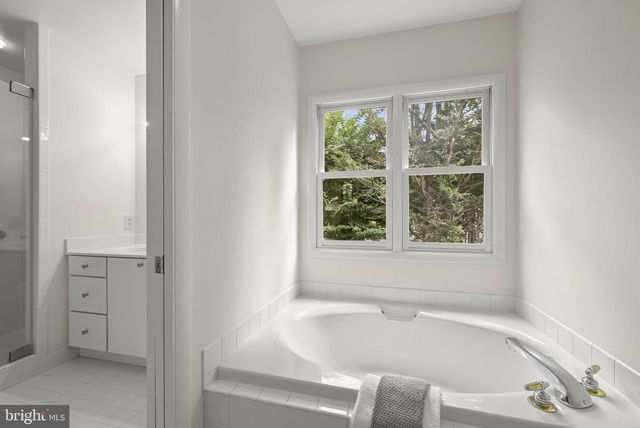 39 WELLESLEY CIR, Glen Echo, MD 20812