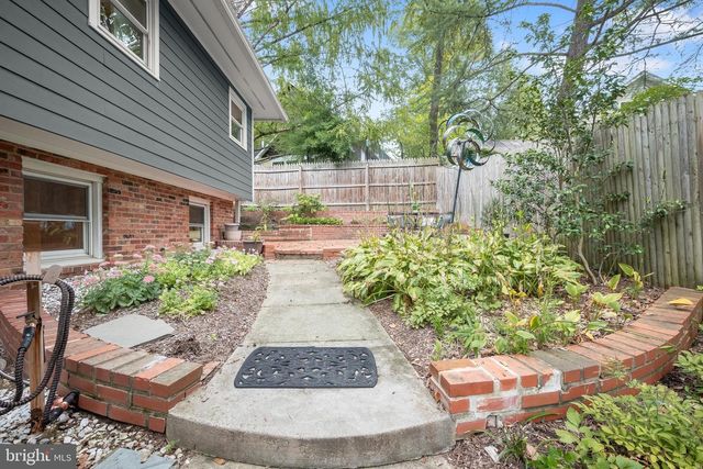 39 WELLESLEY CIR, Glen Echo, MD 20812