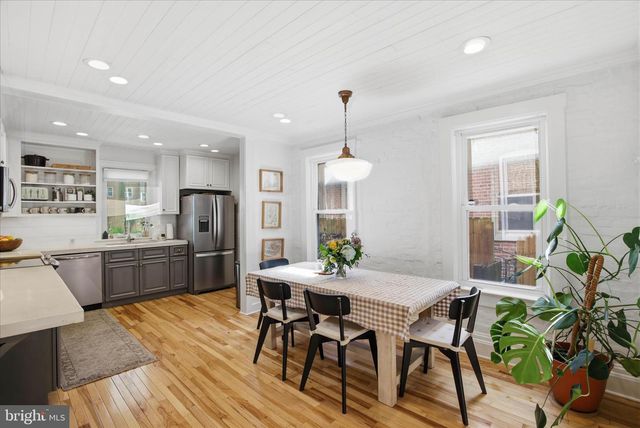 828 E CHESTNUT ST, Lancaster, PA 17602