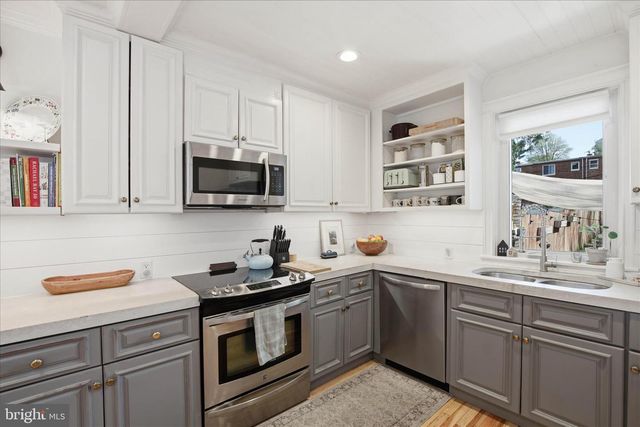 828 E CHESTNUT ST, Lancaster, PA 17602