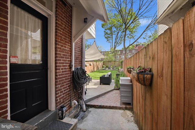 828 E CHESTNUT ST, Lancaster, PA 17602