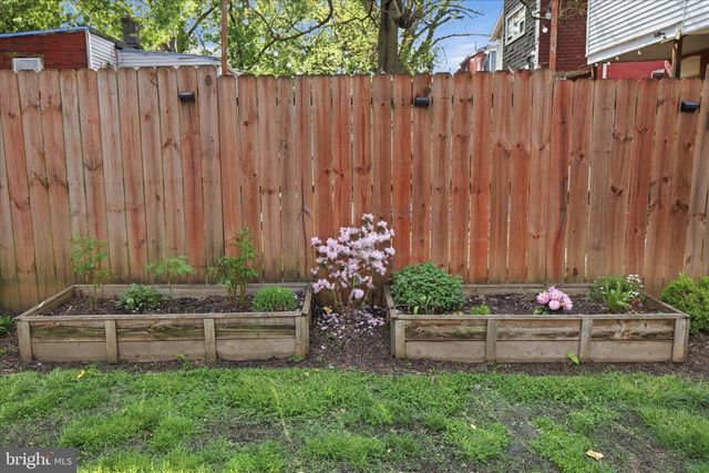 828 E CHESTNUT ST, Lancaster, PA 17602