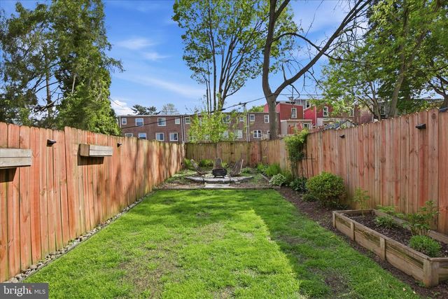 828 E CHESTNUT ST, Lancaster, PA 17602