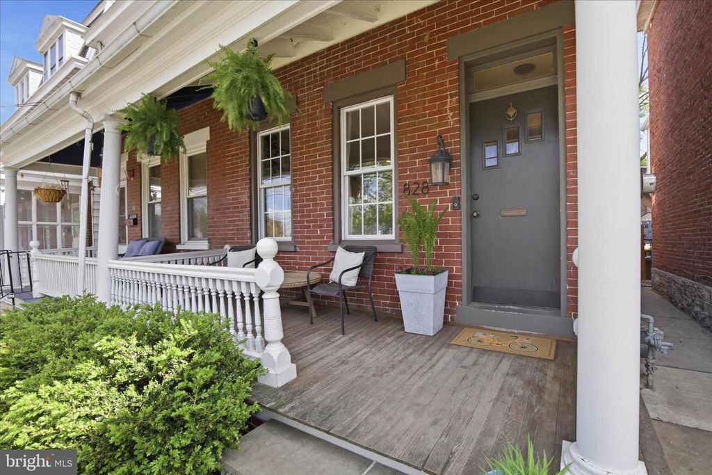 828 E CHESTNUT ST, Lancaster, PA 17602