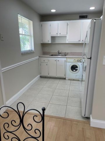 472 Saxony J, Delray Beach, FL 33446