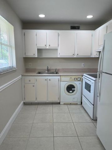 472 Saxony J, Delray Beach, FL 33446