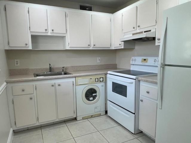 472 Saxony J, Delray Beach, FL 33446