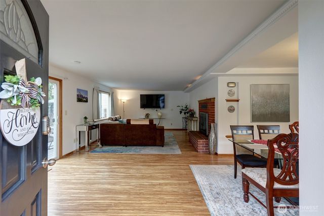 7820 NE 195th Street, Kenmore, WA 98028