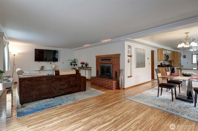 7820 NE 195th Street, Kenmore, WA 98028