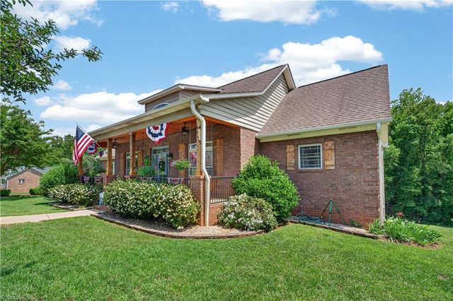 4630 Fern Creek Drive, Tobaccoville, NC 27050