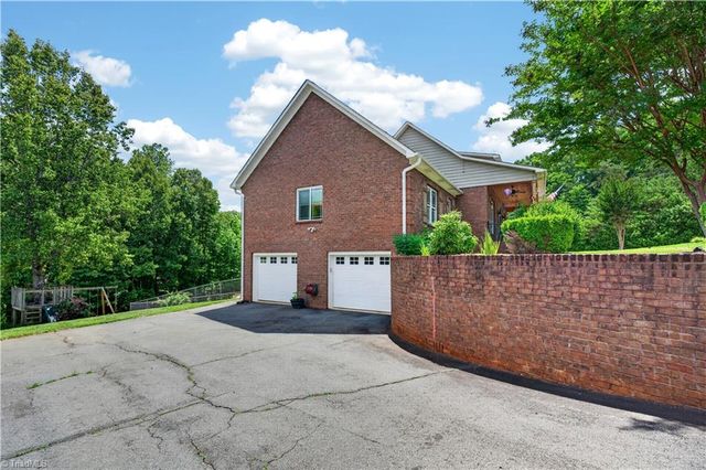 4630 Fern Creek Drive, Tobaccoville, NC 27050