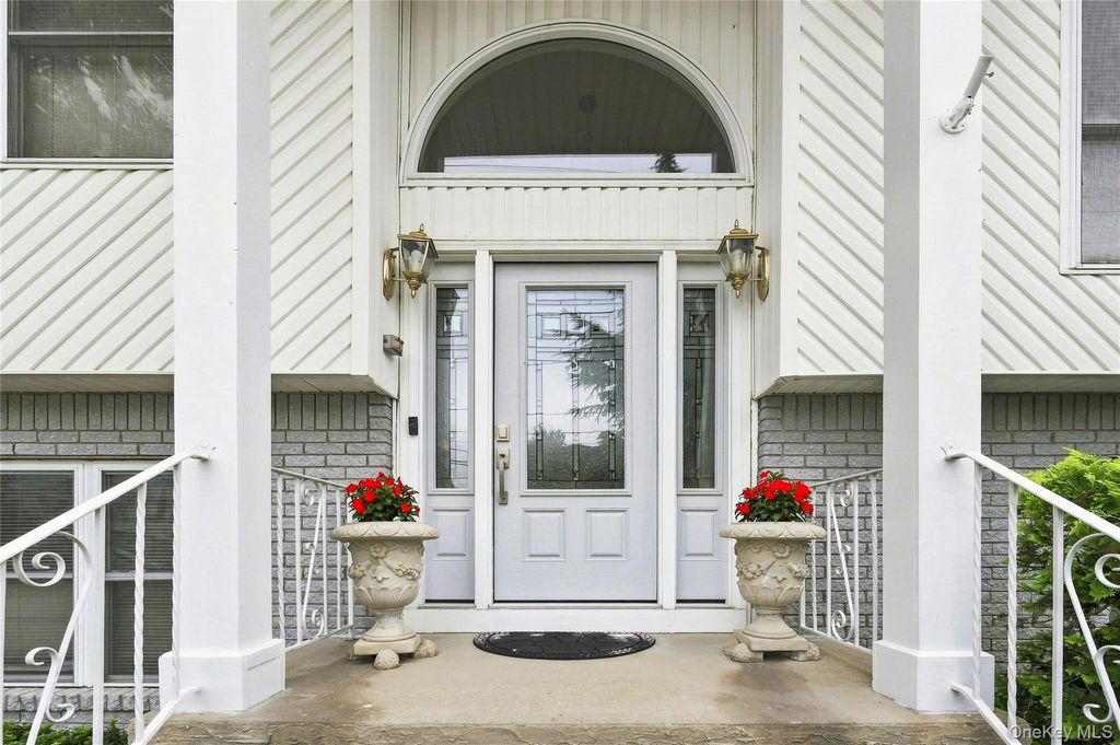 991 Newbridge Road, North Bellmore, NY 11710 — photo 4