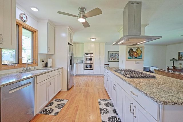 716 Eldridge Avenue E, Maplewood, MN 55117