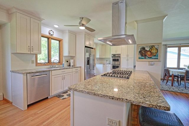 716 Eldridge Avenue E, Maplewood, MN 55117