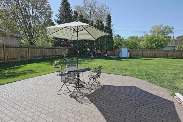 716 Eldridge Avenue E, Maplewood, MN 55117