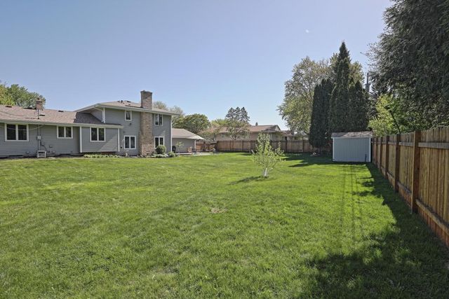 716 Eldridge Avenue E, Maplewood, MN 55117