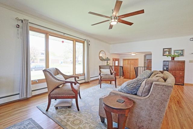 716 Eldridge Avenue E, Maplewood, MN 55117