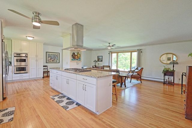 716 Eldridge Avenue E, Maplewood, MN 55117