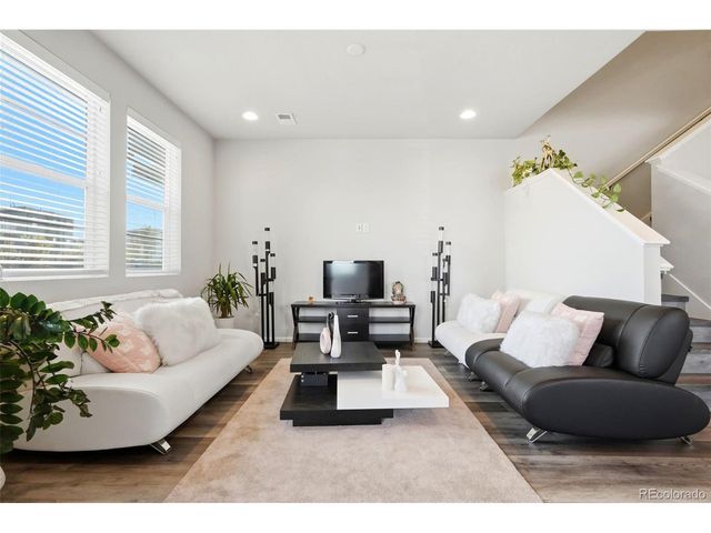 16291 Bolling Dr, Denver, CO 80239