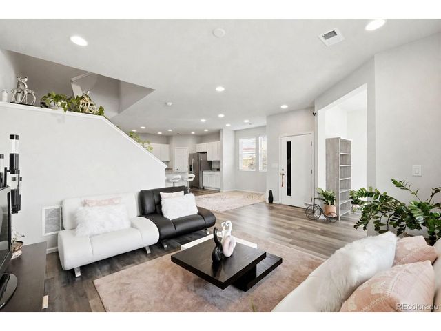 16291 Bolling Dr, Denver, CO 80239