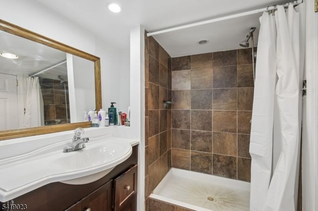 31 Bergen Blvd, Woodland Park, NJ 07424