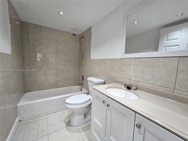6940 Miami Gardens Drive 1319, Hialeah, FL 33015