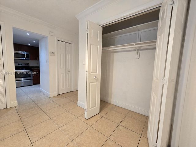 6940 Miami Gardens Drive 1319, Hialeah, FL 33015