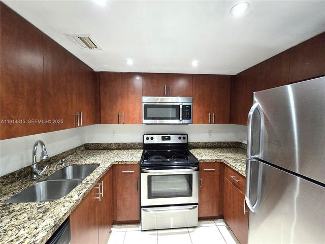 6940 Miami Gardens Drive 1319, Hialeah, FL 33015
