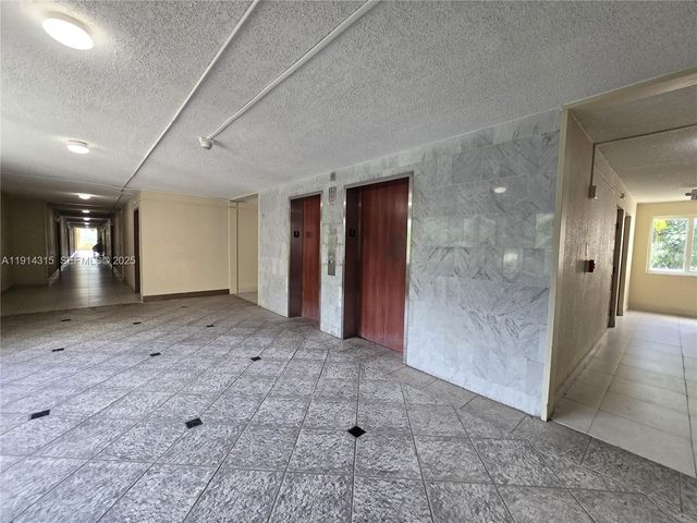 6940 Miami Gardens Drive 1319, Hialeah, FL 33015