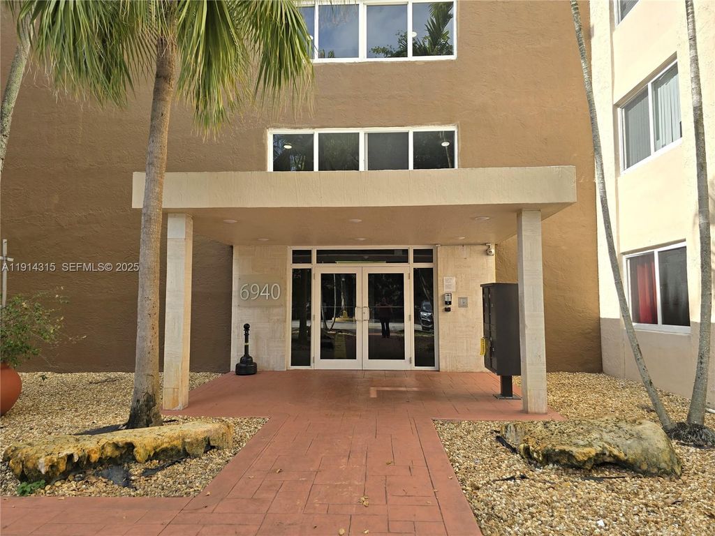 6940 Miami Gardens Drive 1319, Hialeah, FL 33015