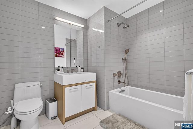75 Park Lane 2801 - A, Jersey City, NJ 07310
