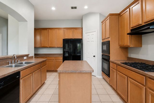 2606 Dogwood Trail, Mansfield, TX 76063