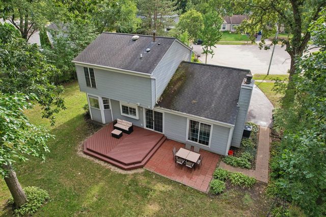 1201 Yosemite Parkway, Algonquin, IL 60102