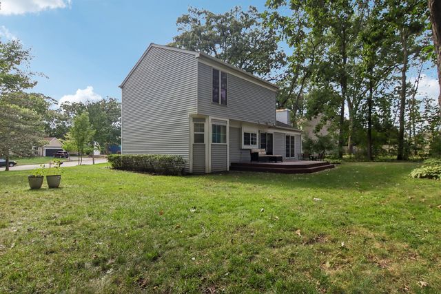 1201 Yosemite Parkway, Algonquin, IL 60102