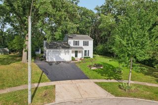 1201 Yosemite Parkway, Algonquin, IL 60102