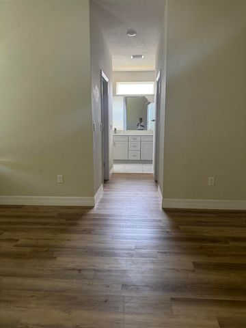 948 Wheatley Street SE, Palm Bay, FL 32909