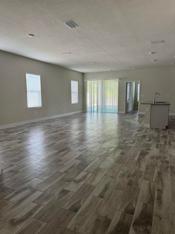 948 Wheatley Street SE, Palm Bay, FL 32909