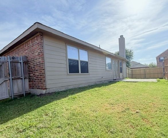 436 Emerald Creek Drive, Fort Worth, TX 76131